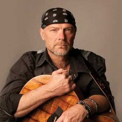  Les Stroud