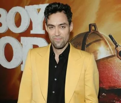  Alex Hassell