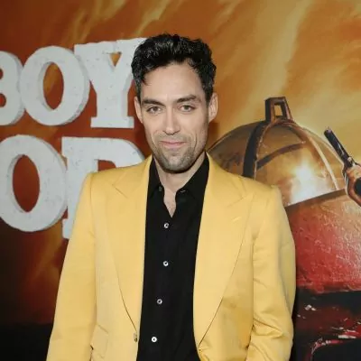  Alex Hassell