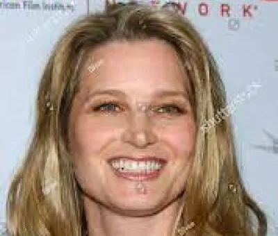  Bridget Fonda