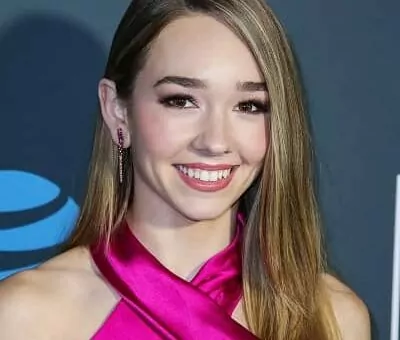 Holly Taylor